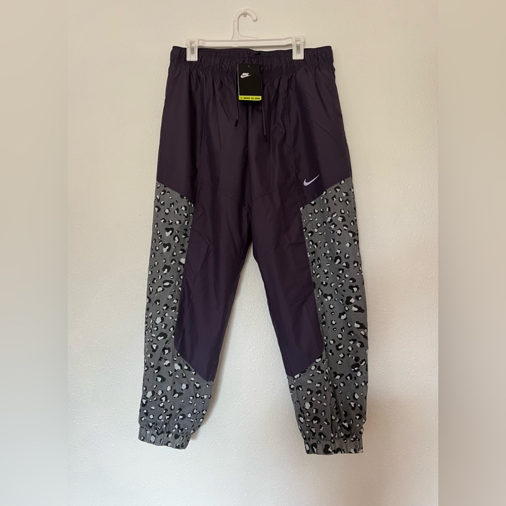 Nike sportswear loose fit coupe women woven pant NWT💕🛒